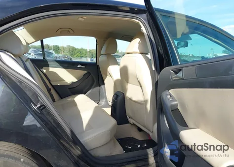 2014 Volkswagen Jetta 1.8T Se z USA, uszkodzony, nr VIN 3VWD17AJ2EM417586